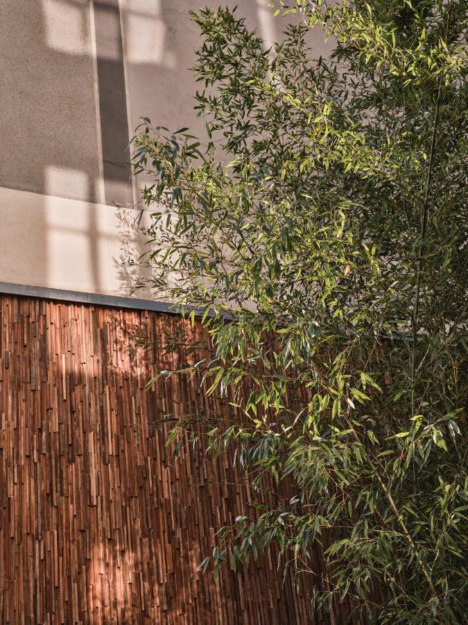 Sly Berlin Hotel ภายนอก รูปภาพ Bamboo fence
