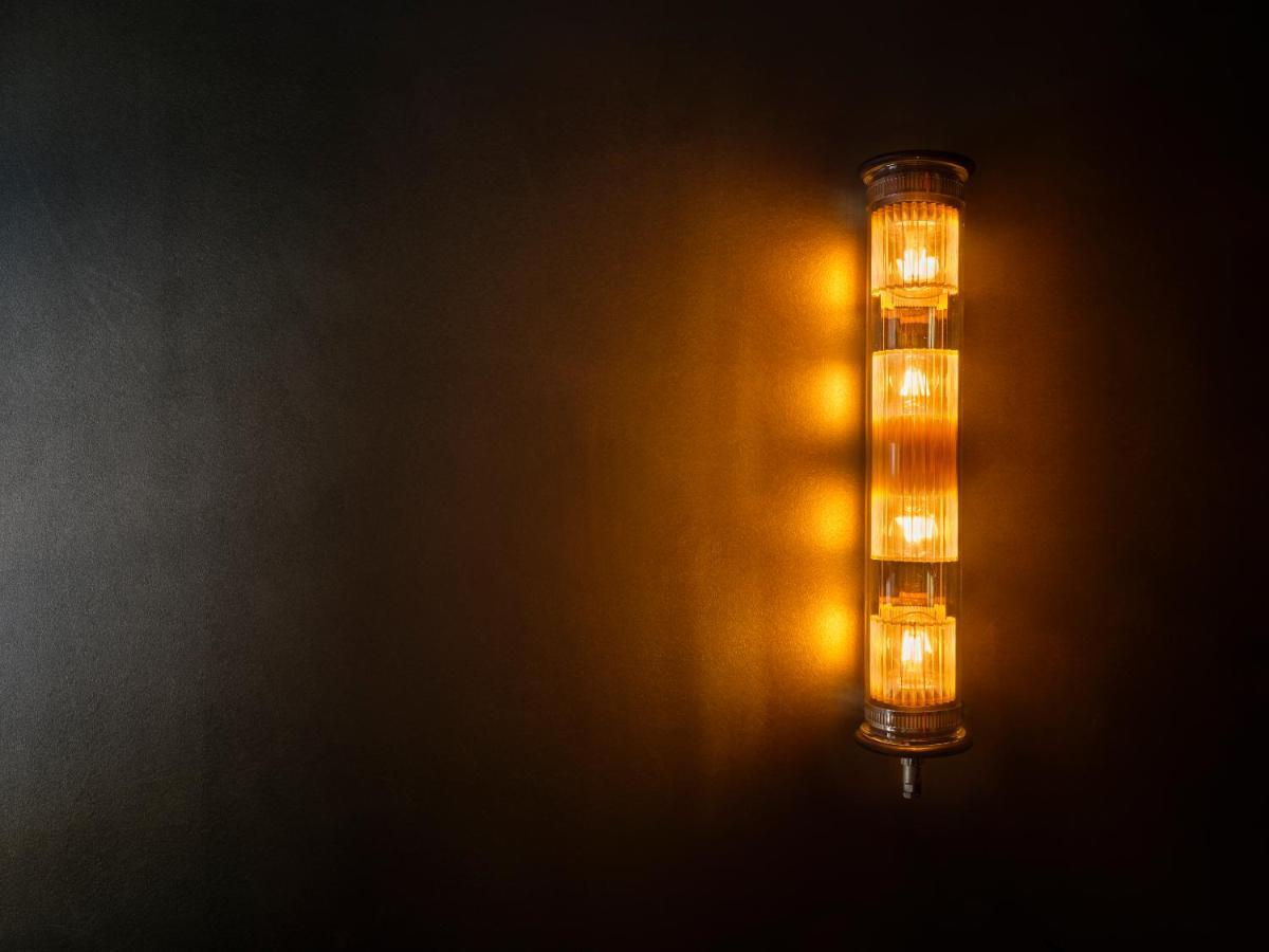 Sly Berlin Hotel ภายนอก รูปภาพ A three-light warning light