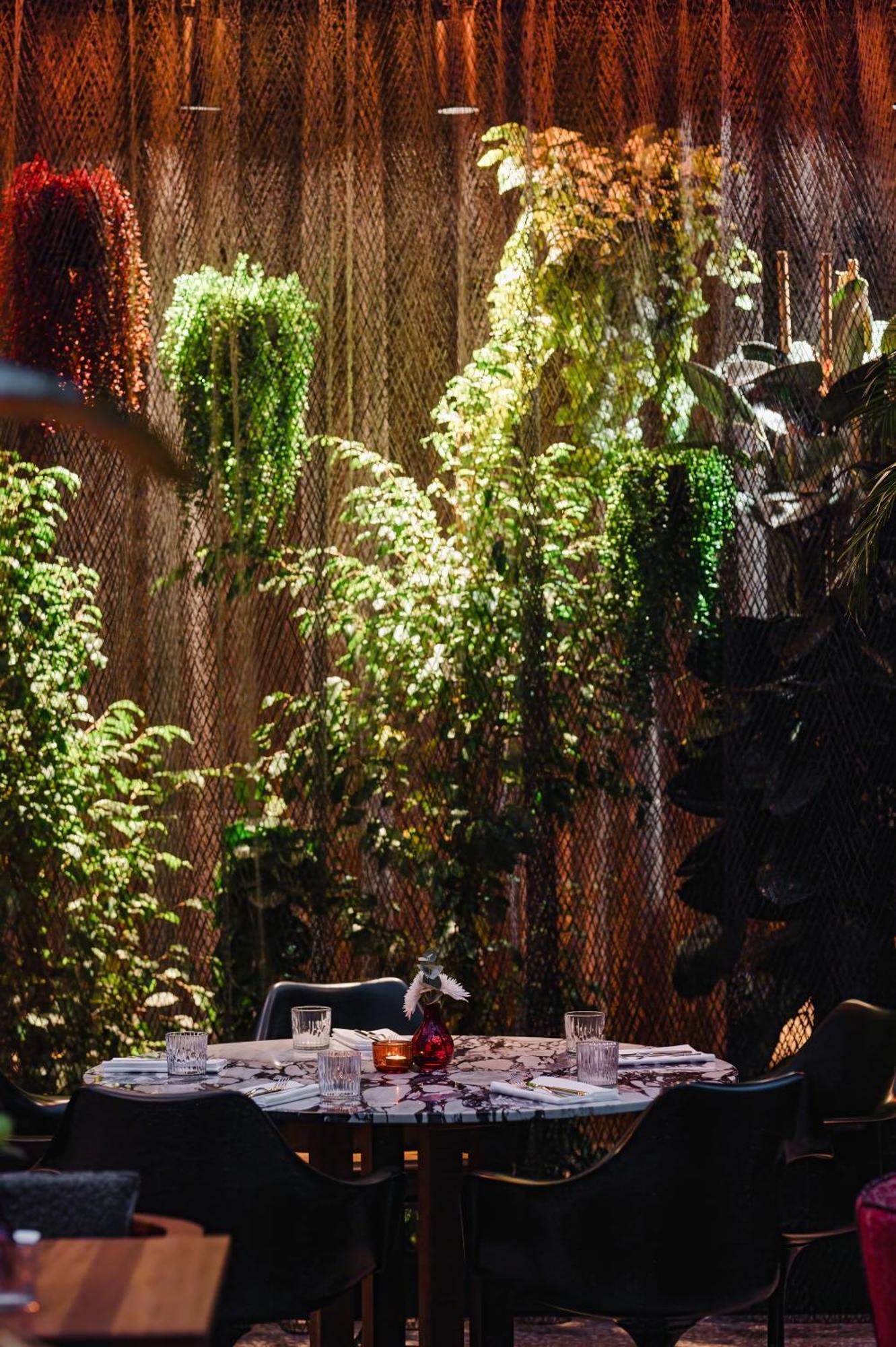 Sly Berlin Hotel ภายนอก รูปภาพ The interior of the restaurant