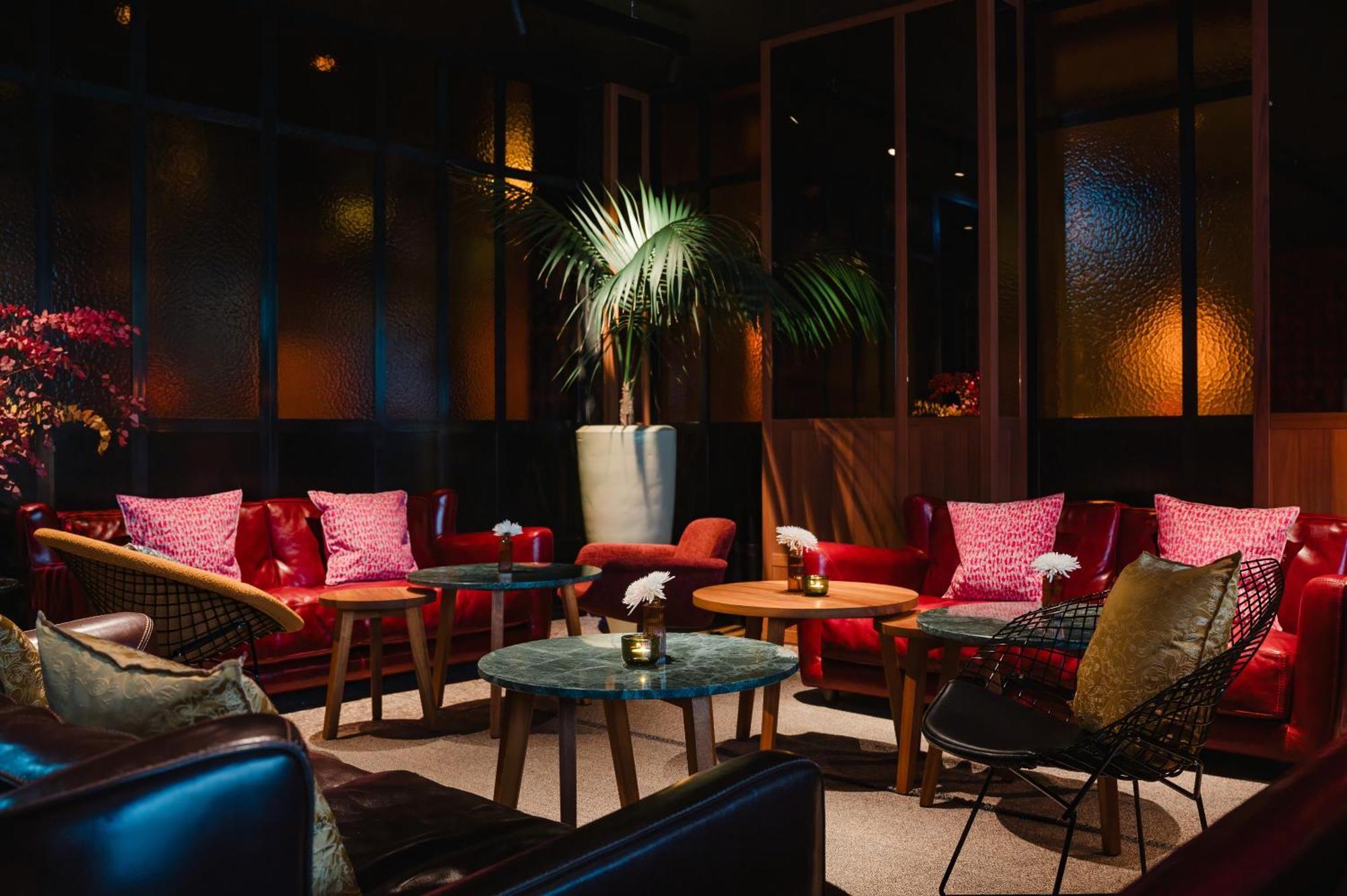 Sly Berlin Hotel ภายนอก รูปภาพ The interior of the bar