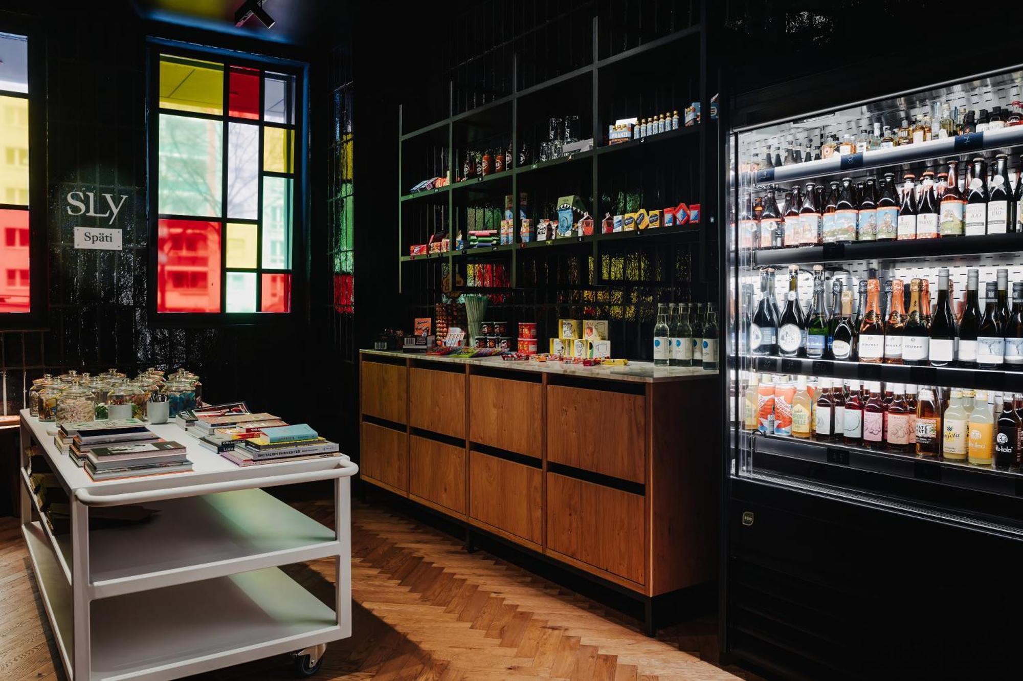 Sly Berlin Hotel ภายนอก รูปภาพ The interior of the Sly Spirits tasting room