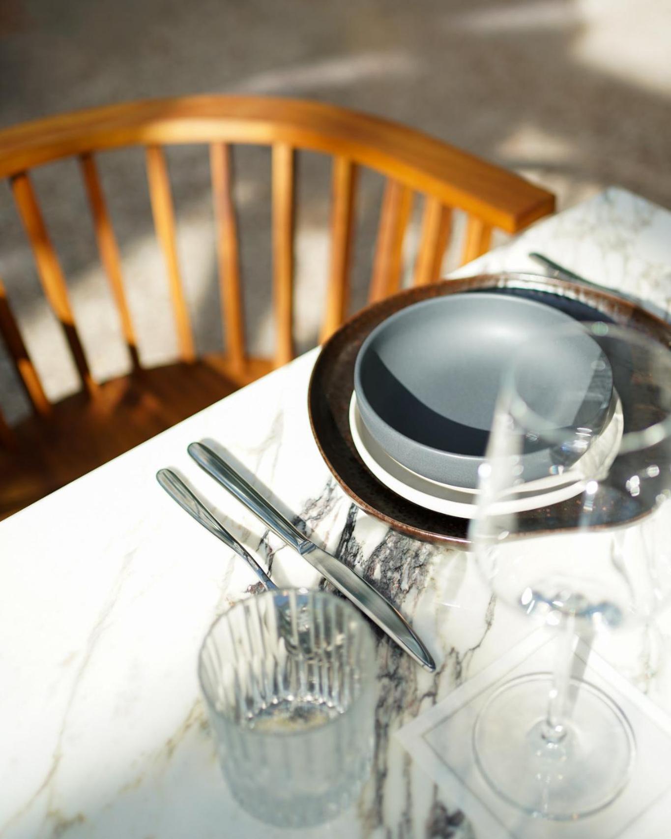 Sly Berlin Hotel ภายนอก รูปภาพ Dinnerware