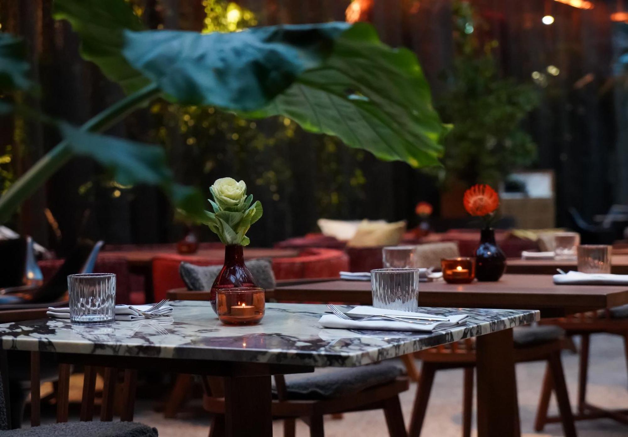 Sly Berlin Hotel ภายนอก รูปภาพ The patio at the restaurant