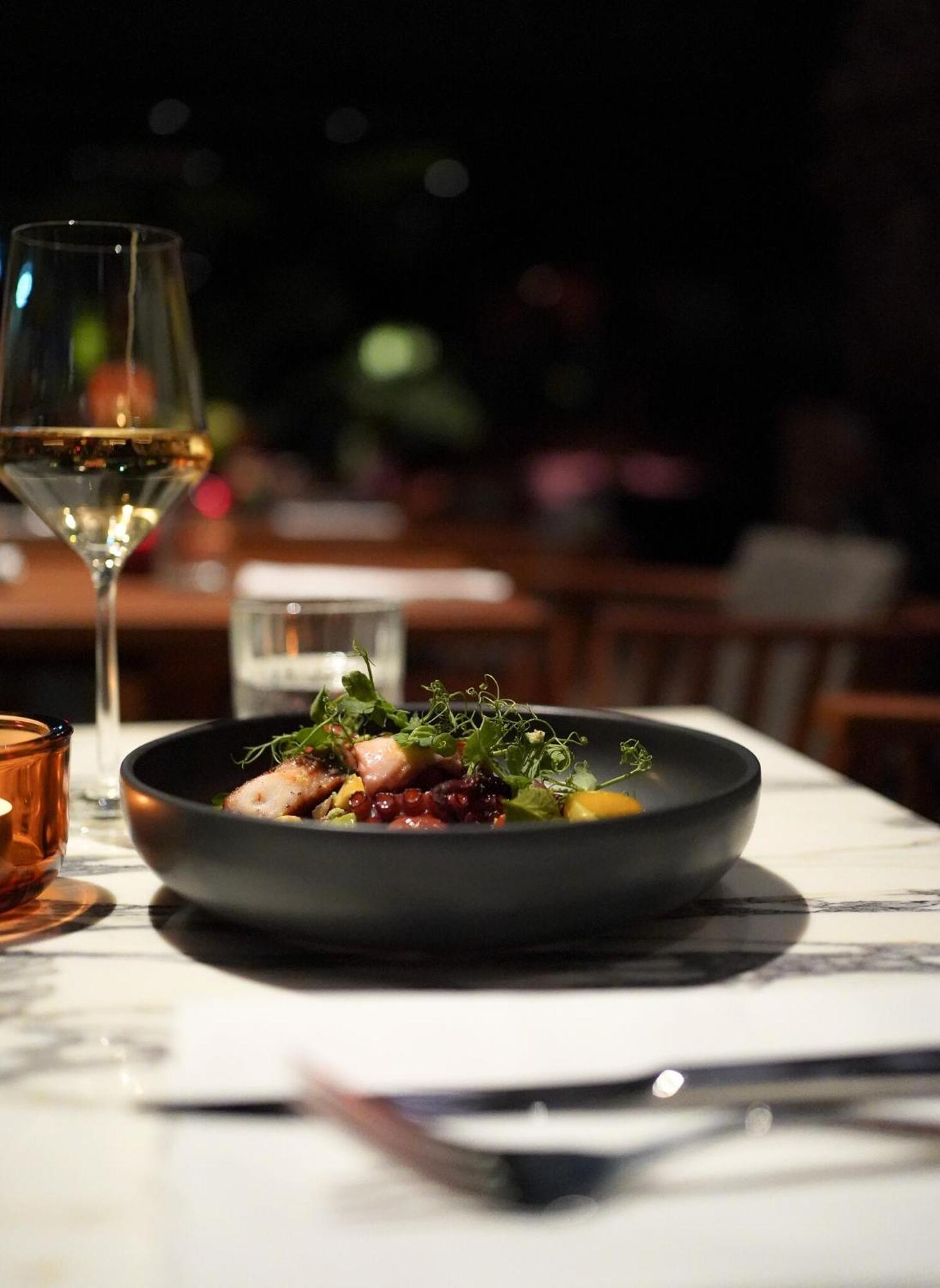 Sly Berlin Hotel ภายนอก รูปภาพ A meal at the restaurant