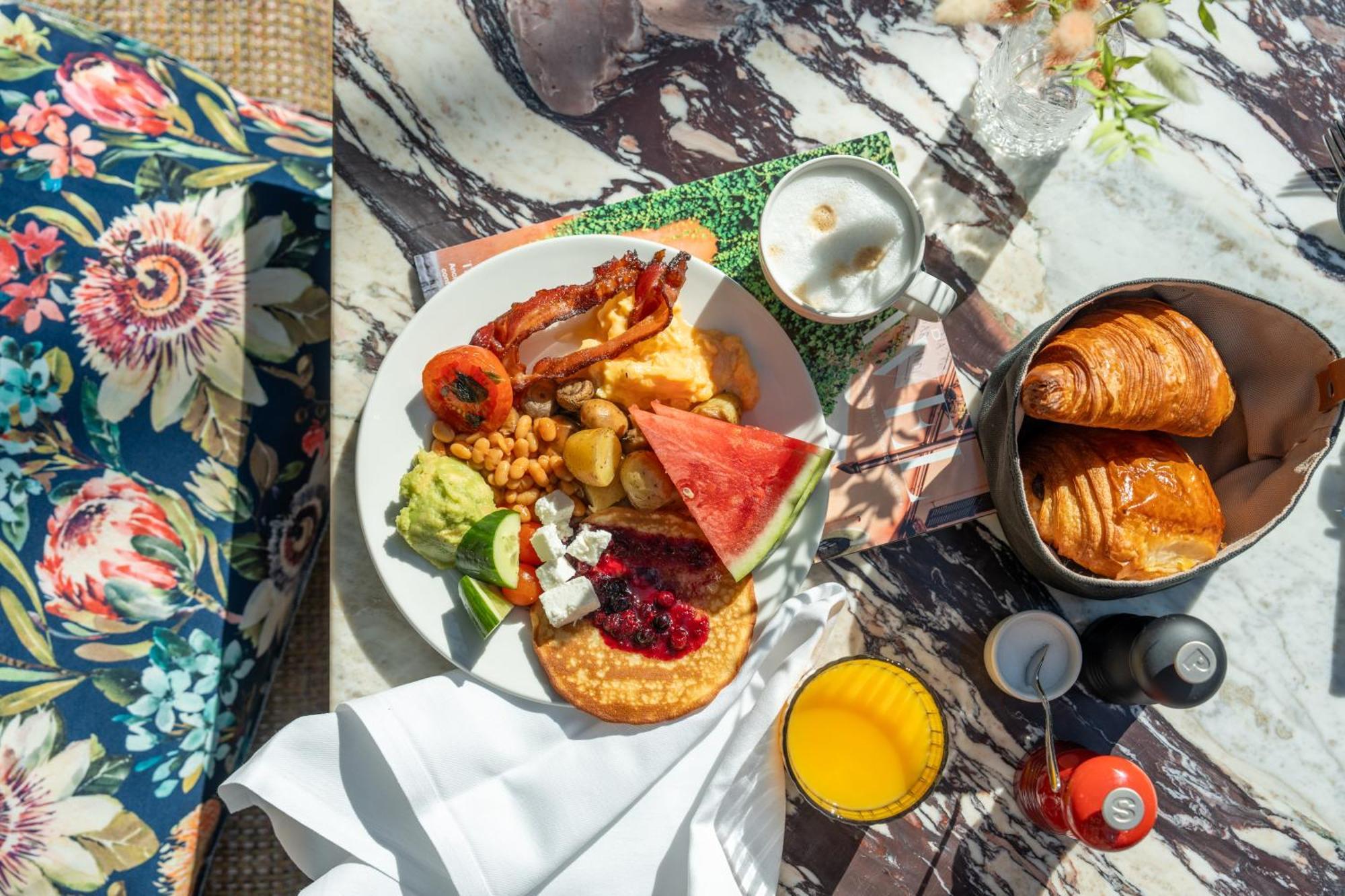 Sly Berlin Hotel ภายนอก รูปภาพ Breakfast at the Cape of Good Hope