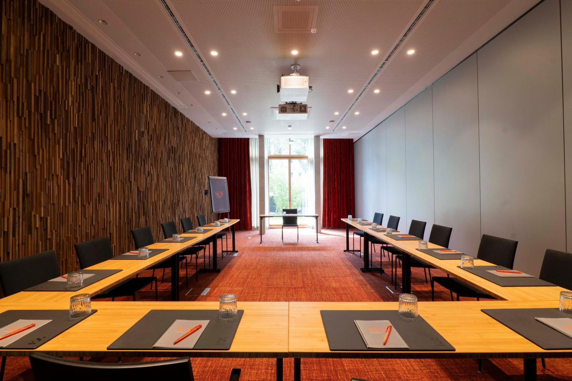 Sly Berlin Hotel ภายนอก รูปภาพ Meeting room