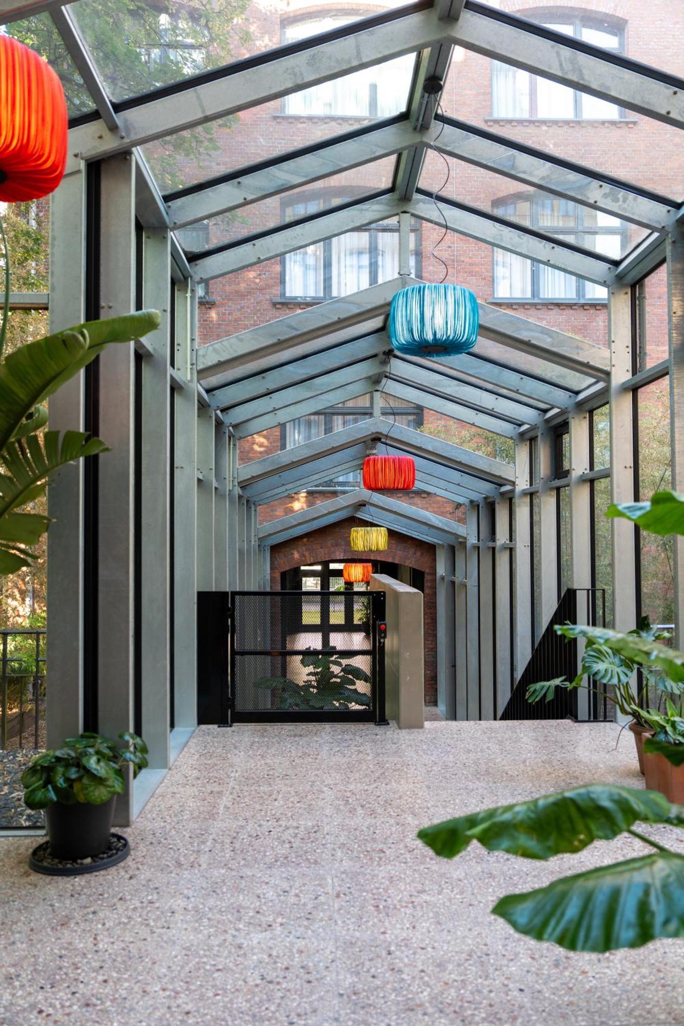 Sly Berlin Hotel ภายนอก รูปภาพ The entrance to the house
