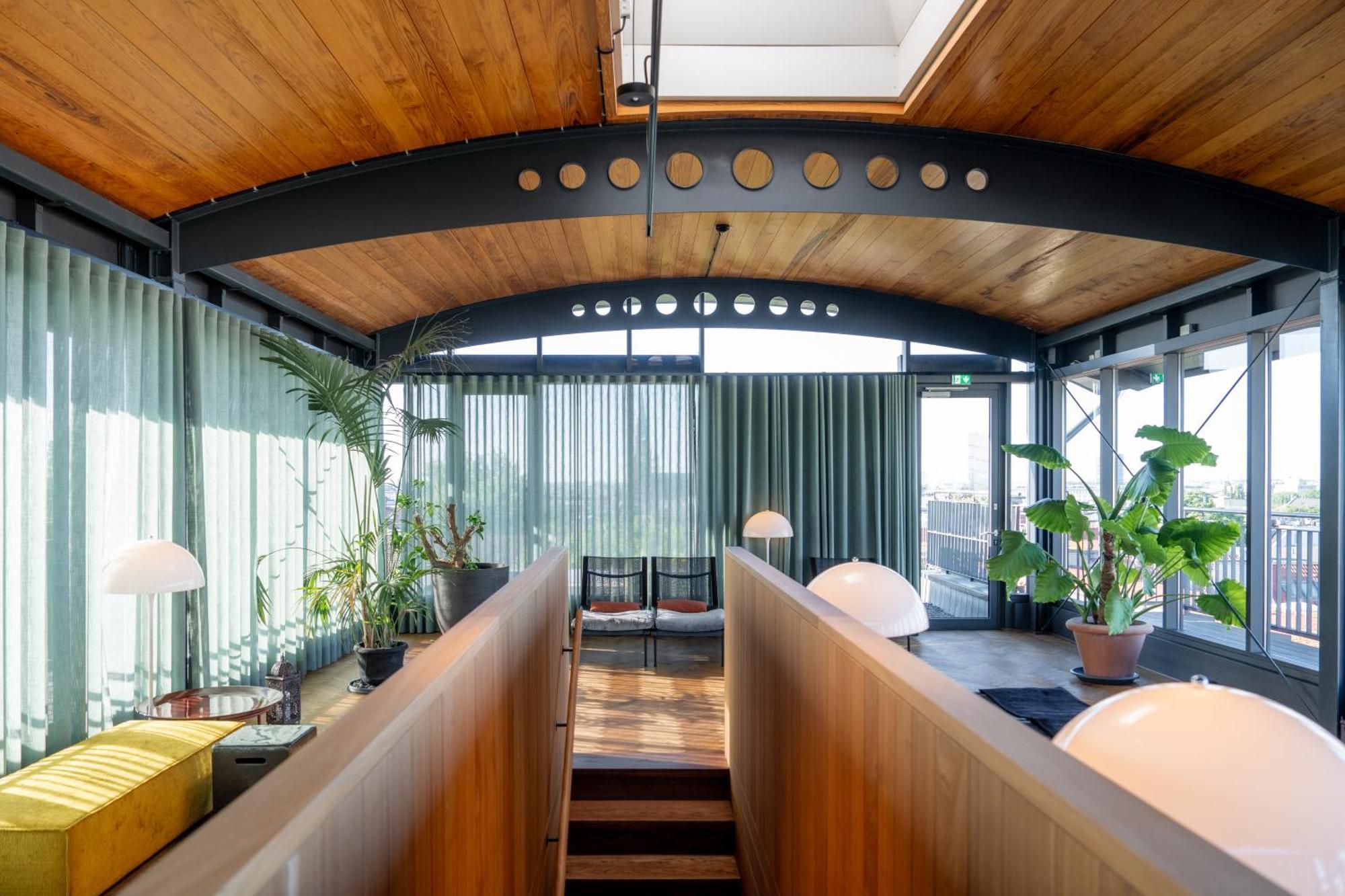 Sly Berlin Hotel ภายนอก รูปภาพ Interior of the penthouse