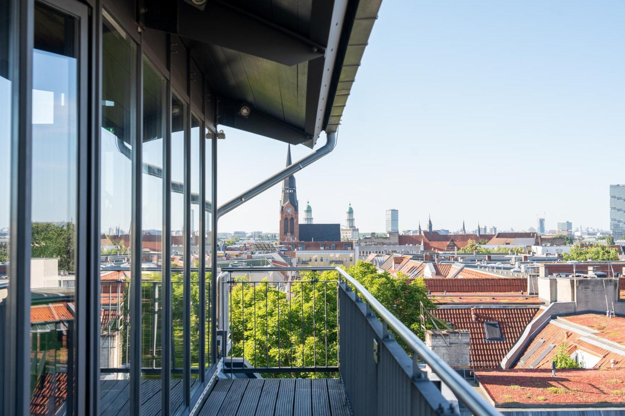 Sly Berlin Hotel ภายนอก รูปภาพ View from the roof terrace