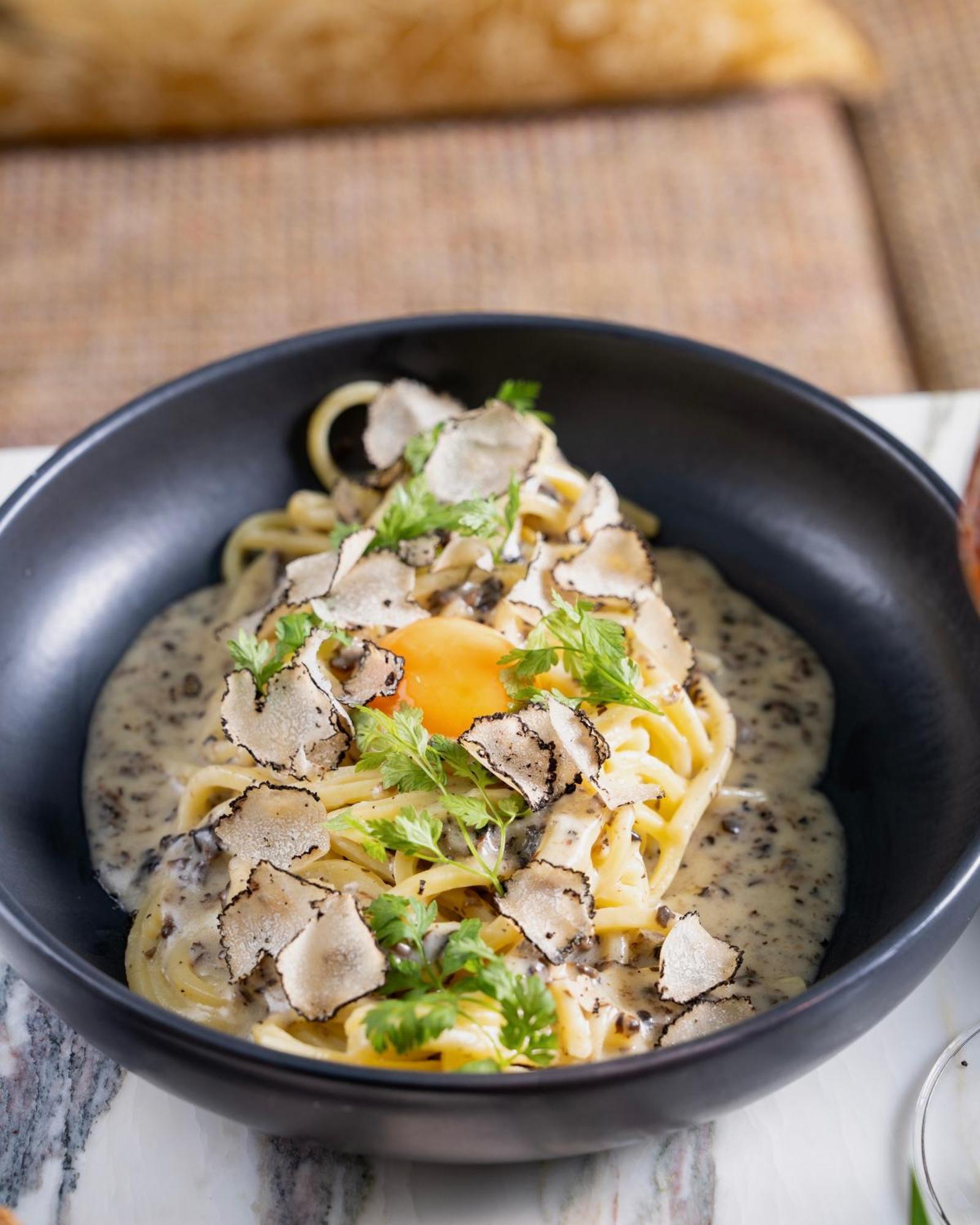 Sly Berlin Hotel ภายนอก รูปภาพ Pasta with black truffle